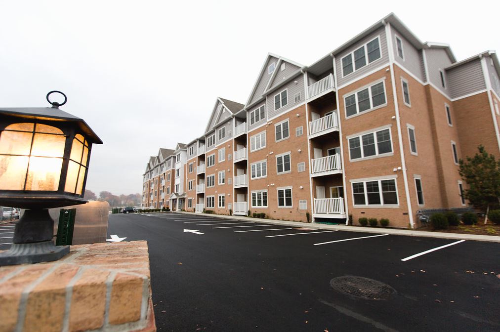 Riverbank Landing Apartments in Bridgeport, CT - Foto de edificio