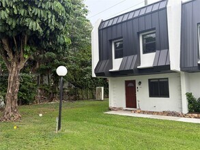 6667 Miller Dr in Miami, FL - Building Photo - Building Photo