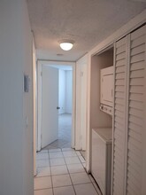 213 Lake Pointe Dr, Unit 112 in Oakland Park, FL - Building Photo - Building Photo