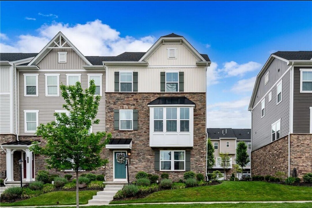 519 Captain Lee Boss Way in Cranberry Township, PA - Building Photo
