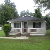 2211 Blue Creek Rd in Jacksonville, NC - Building Photo