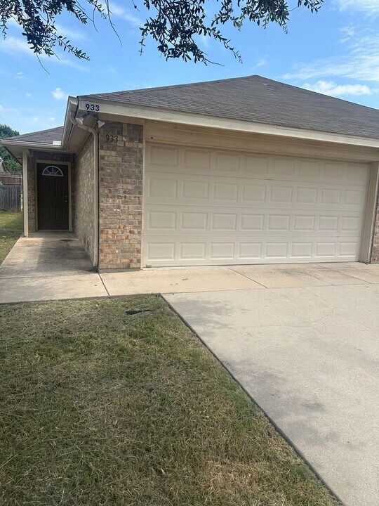 933 Terry Trail in Weatherford, TX - Building Photo
