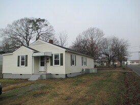 901 Carolina St in Roanoke Rapids, NC - Building Photo