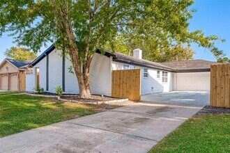 7719 Dawnridge Dr in Houston, TX - Building Photo - Building Photo