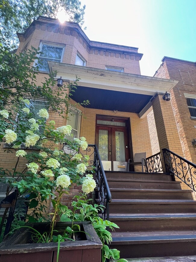 4120 N Wolcott Ave, Unit 1901 W Warner 1F
