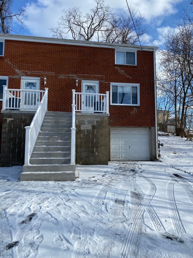 95 Lynwood Ave in North Versailles, PA - Building Photo - Building Photo
