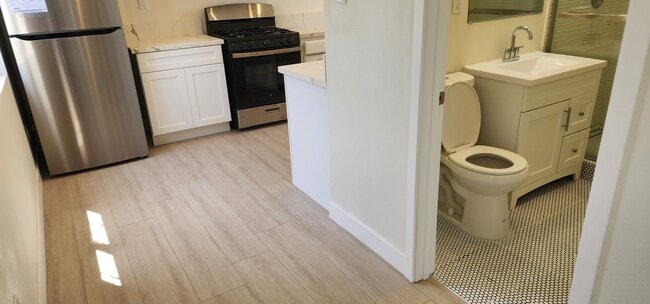 950 N Kingsley Dr, Unit 952 in Los Angeles, CA - Foto de edificio - Building Photo