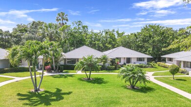 825 Club Dr in Palm Beach Gardens, FL - Building Photo - Building Photo