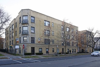 Wilson Court - 1901 W Wilson Ave in Chicago, IL - Building Photo - Building Photo