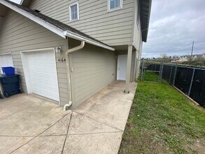 4162-4164 Glacier View Dr in Springfield, OR - Building Photo - Building Photo