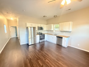 417 E 18th St in New Albany, IN - Foto de edificio - Building Photo