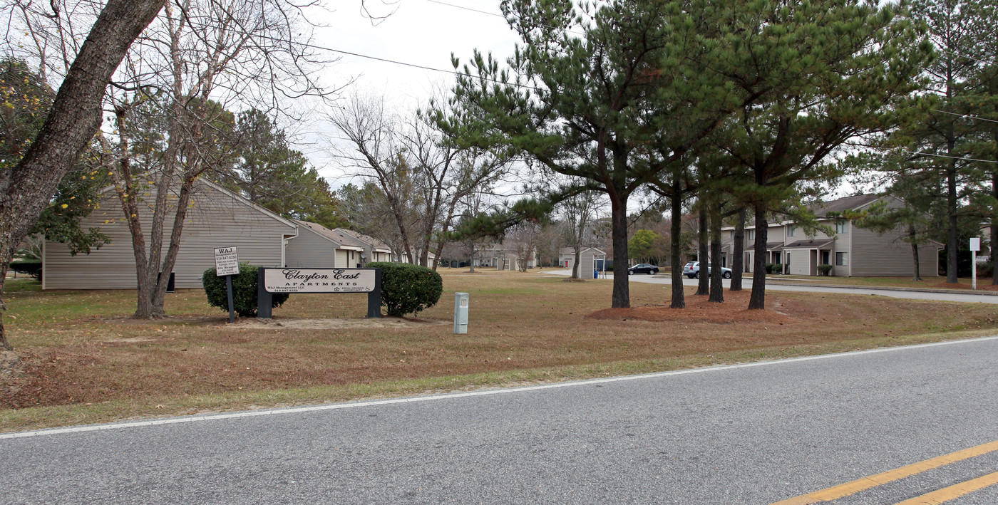 Clayton East Apartments in Clayton, NC - Building Photo