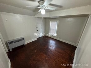 145 Essex St, Unit C in Bangor, ME - Foto de edificio - Building Photo