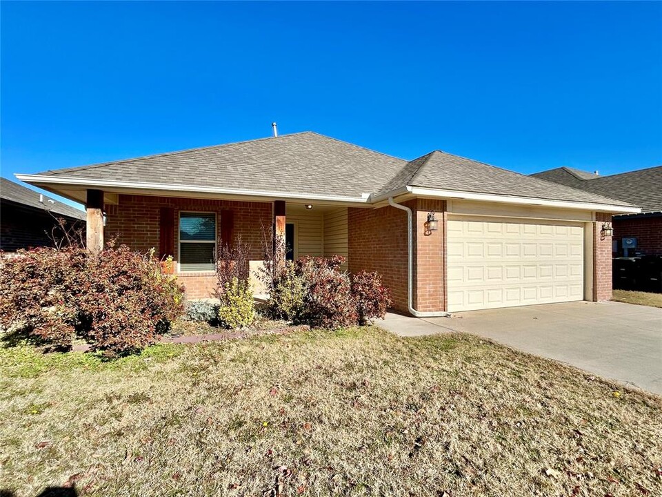 2217 Fallview Dr in Edmond, OK - Building Photo