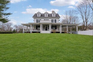 397 Split Rock Rd in Syosset, NY - Building Photo