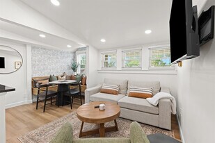 221 Ardmore Dr, Unit SI ID1262764P in Ferndale, MI - Building Photo