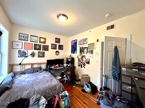 107 Fisher Ave, Unit 1 in Boston, MA - Foto de edificio - Building Photo