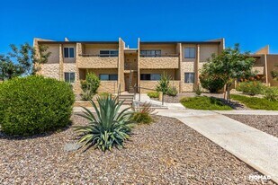 8055 E Thomas Rd in Scottsdale, AZ - Building Photo