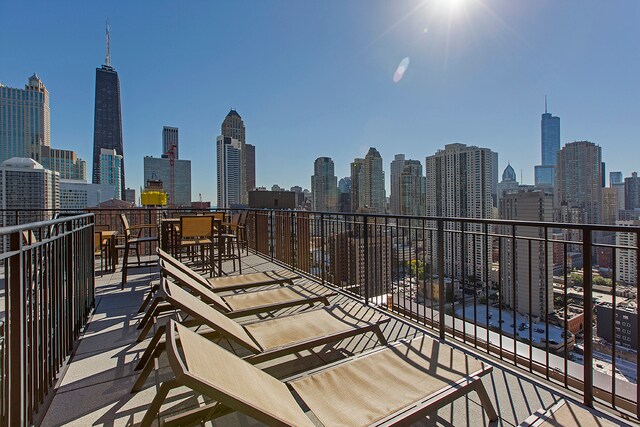 100 W Chestnut St in Chicago, IL - Building Photo - Building Photo