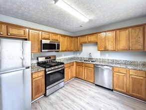 1194 Stoneham Ct in Atlanta, GA - Building Photo - Building Photo