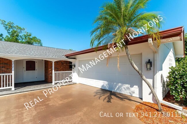 5217 Canterbury Dr in Sarasota, FL - Building Photo - Building Photo
