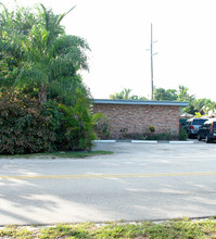 1700 N Dixie Hwy in Fort Lauderdale, FL - Building Photo - Building Photo