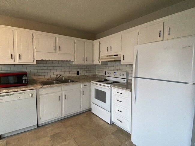 203 N Electra St in Gallatin, TN - Foto de edificio - Building Photo