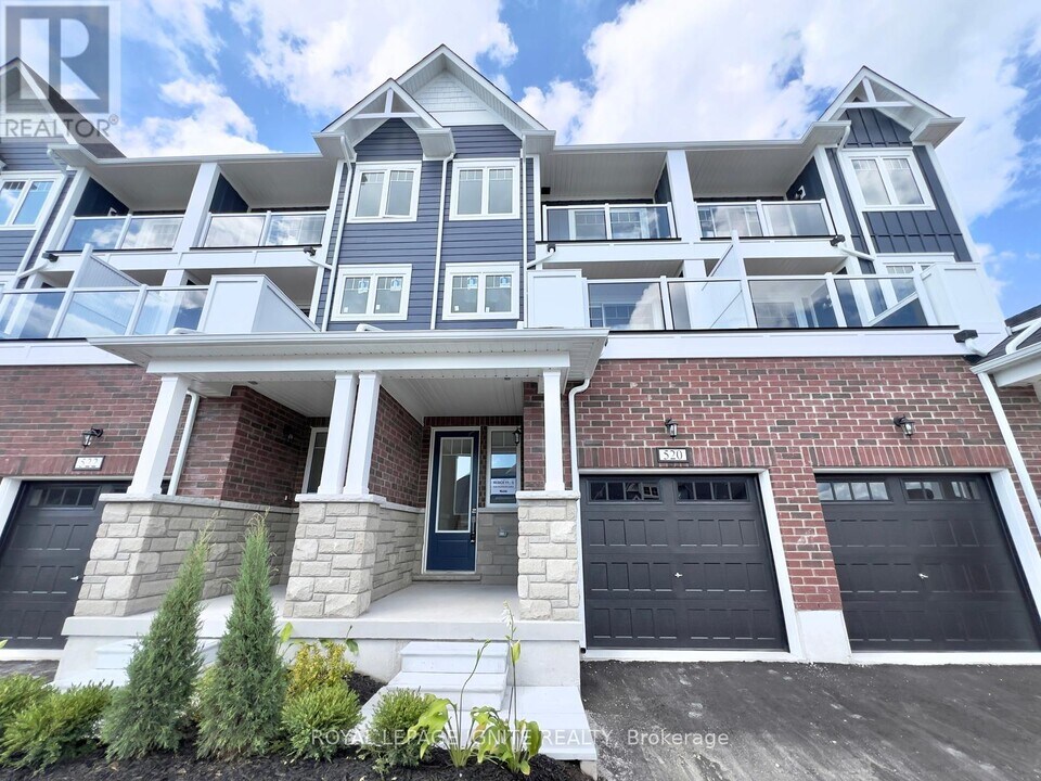 520 Hudson Cres in Midland, ON - Building Photo