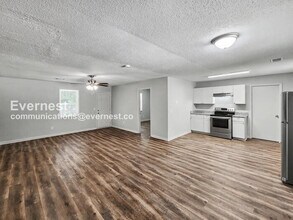 725 W Creek Cir in Monroe, GA - Building Photo - Building Photo