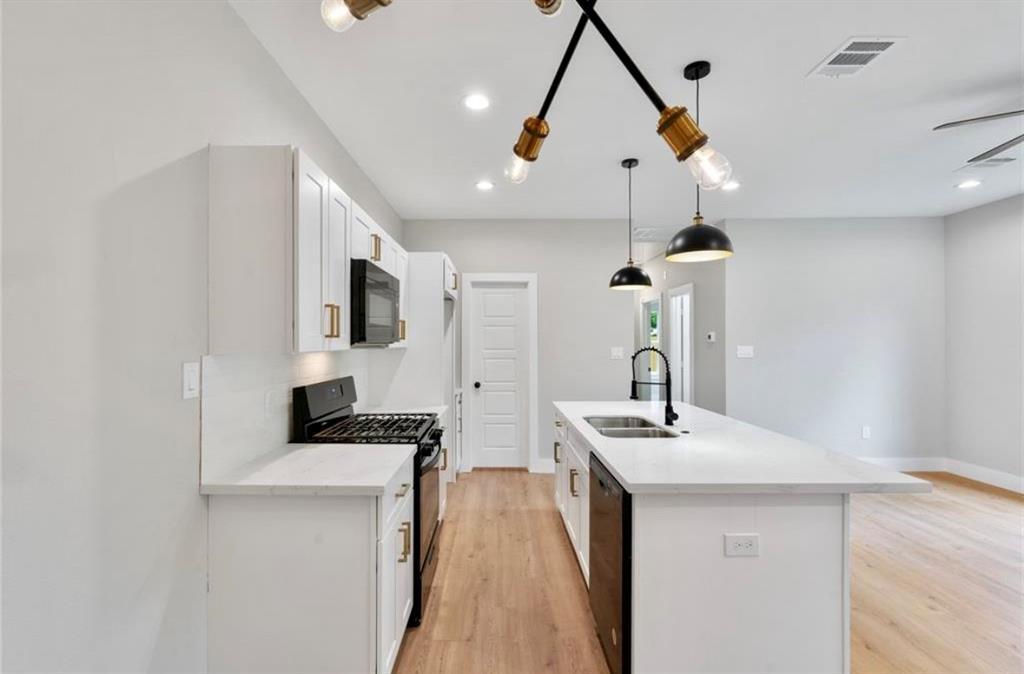 7919 Observatory St in Houston, TX - Building Photo