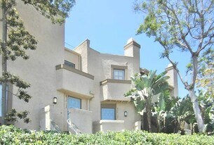 8316 Via Sonoma in San Diego, CA - Building Photo