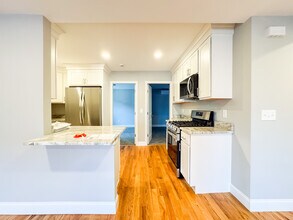 58 Chestnut St, Unit 2 in Chelsea, MA - Foto de edificio - Building Photo