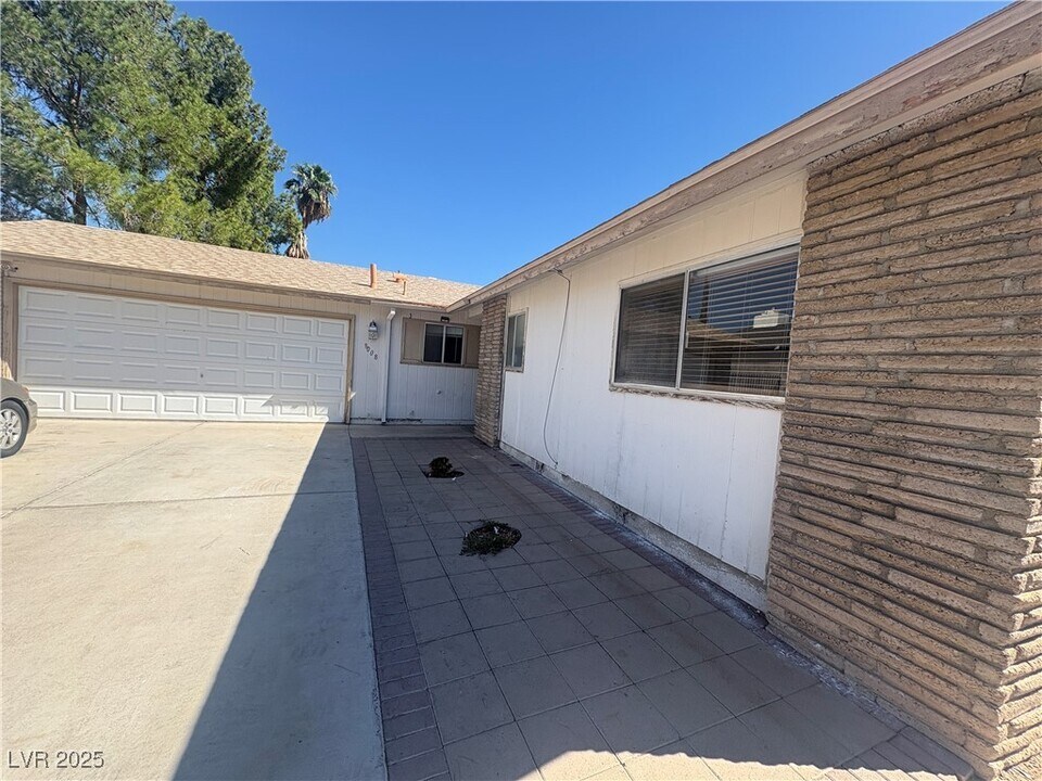8008 Cureton Cir in Las Vegas, NV - Building Photo