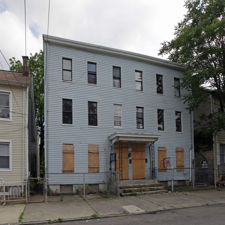 33-35 Hillman St in Paterson, NJ - Building Photo