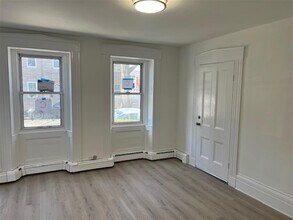 8 6th St, Unit 1 in Cambridge, MA - Building Photo - Building Photo