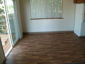 17838 NE Multnomah Dr in Portland, OR - Foto de edificio - Building Photo