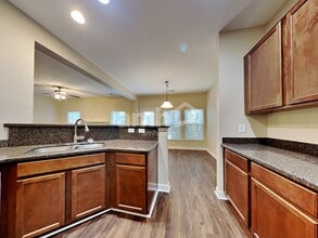 120 Maywood Drive in Moncks Corner, SC - Foto de edificio - Building Photo