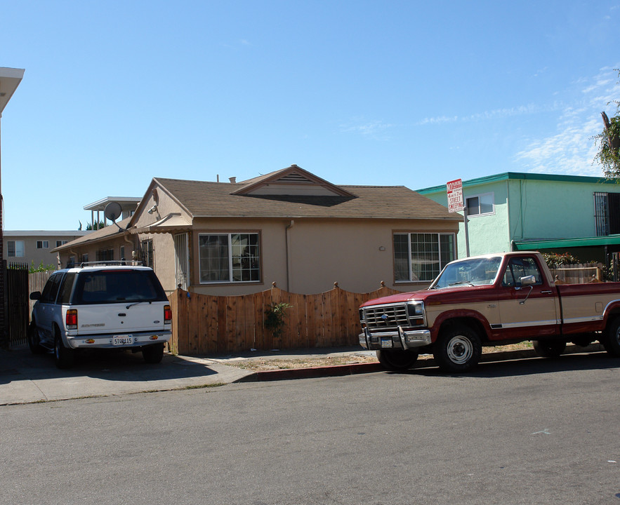 2110-2112 Bissell Ave in Richmond, CA - Building Photo