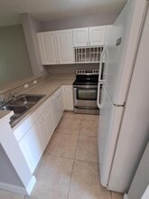 2702 Lakeview Dr W in Royal Palm Beach, FL - Building Photo - Building Photo