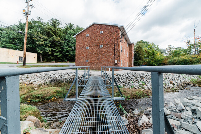 Brookside Apartments in Greensburg, PA - Building Photo - Building Photo