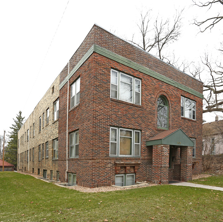 1425 Grand Ave in St. Paul, MN - Building Photo