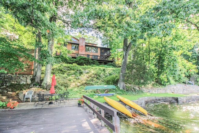 34-40 Forty Acre Mountain Rd in Danbury, CT - Foto de edificio - Building Photo