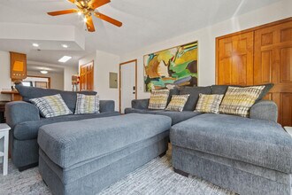 204 Elmhurst Ct in Williams Bay, WI - Building Photo - Building Photo