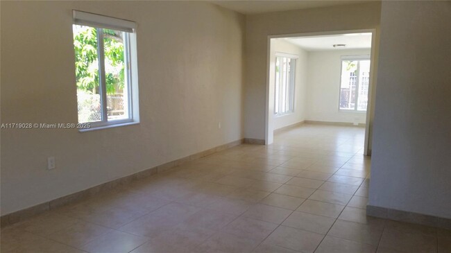 7355 SW 34th St in Miami, FL - Building Photo - Building Photo