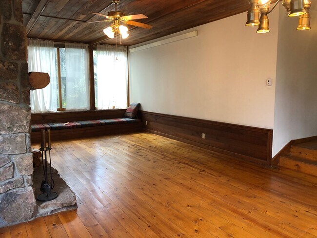 property at 3565 N Lake Creek Dr
