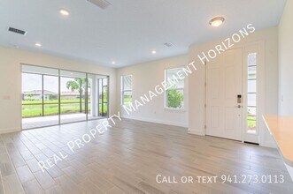 16218 San Donato Pl in Lakewood Ranch, FL - Building Photo - Building Photo