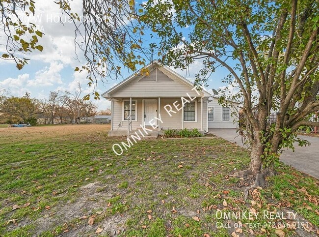 property at 306 W Houston St