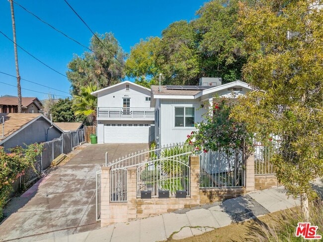4006 1/2 Sunset Dr in Los Angeles, CA - Building Photo - Building Photo