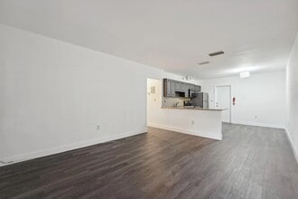 6144 SW 30th St, Unit E in Miramar, FL - Building Photo - Building Photo