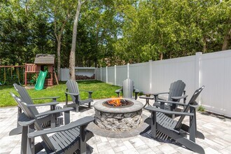 18 Squires Ave in East Quogue, NY - Building Photo - Building Photo